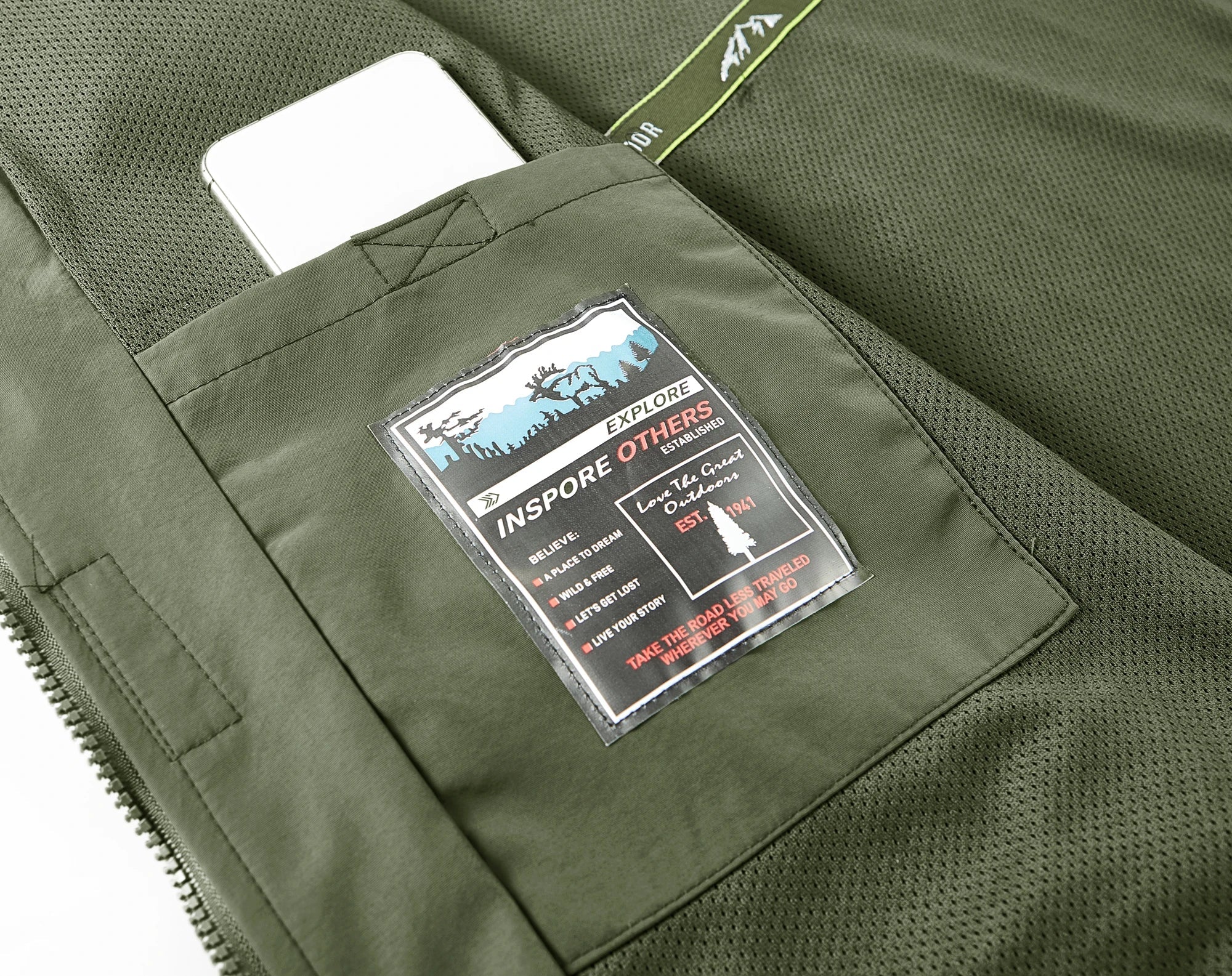 HAYES JACKET | LIGHT WARMTH FOR CHANGING SEASONS