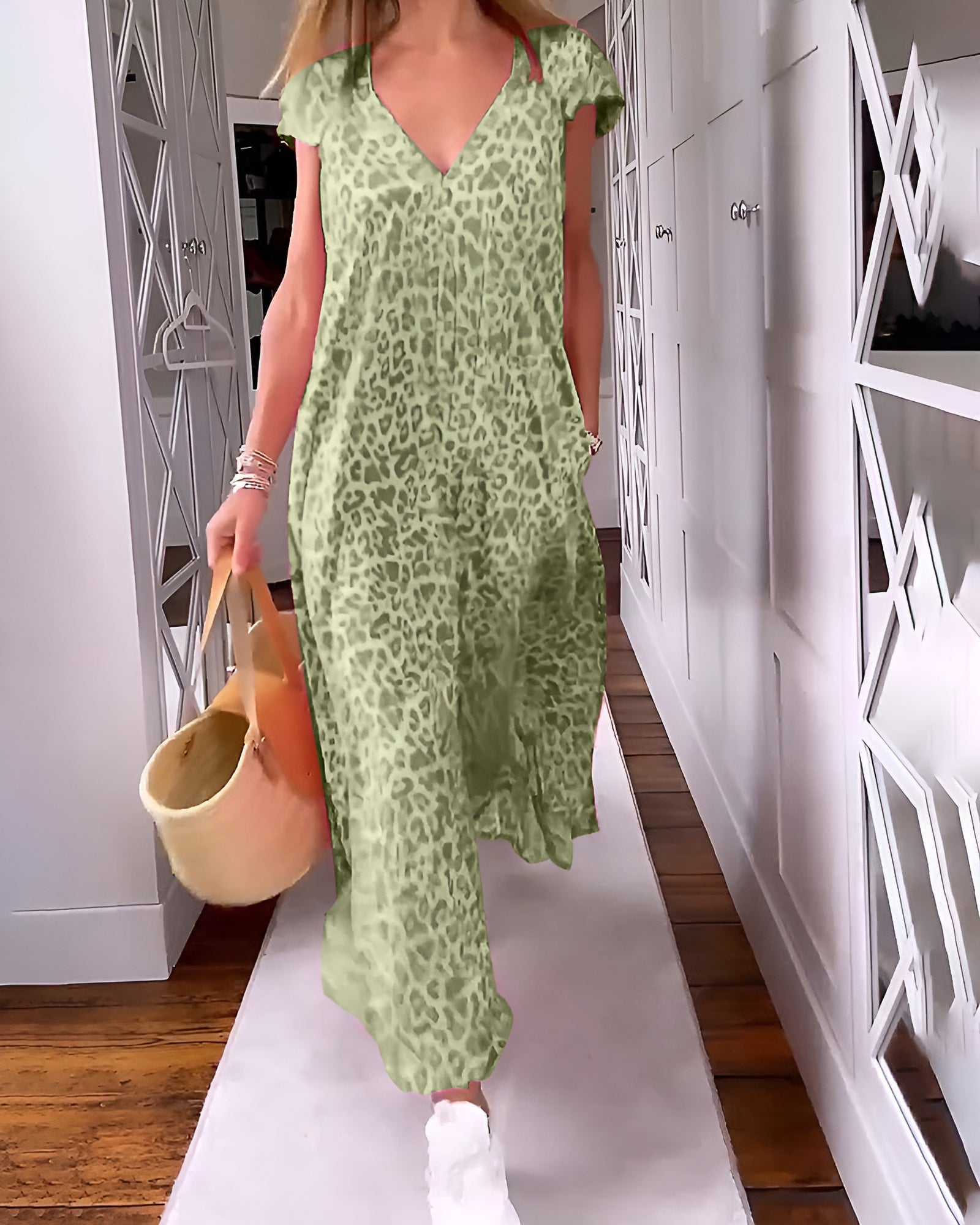 VÉRONIQUE | Long V-Neck Dress with Short Sleeves